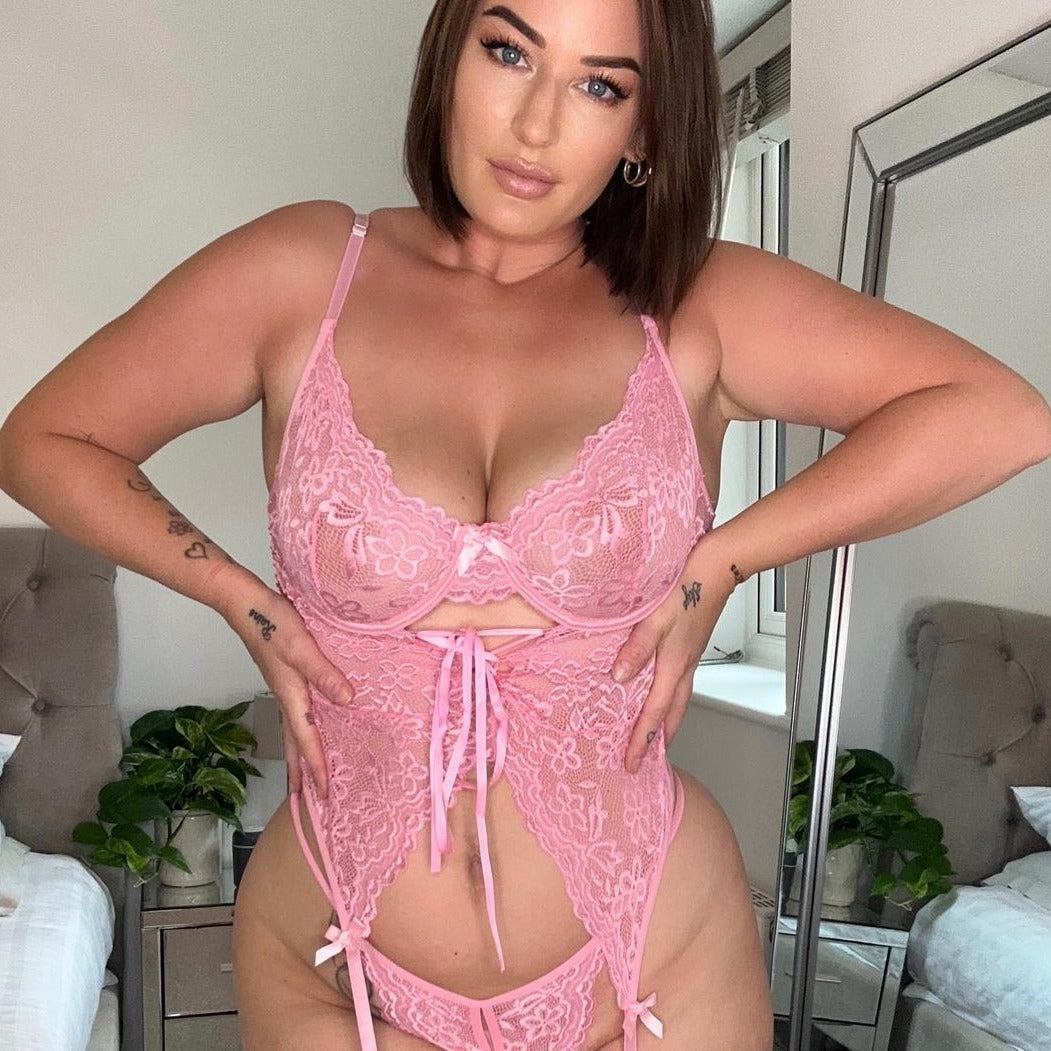Atenea Conjunto de lencería con abertura entre pierna color Rosa Ajustable