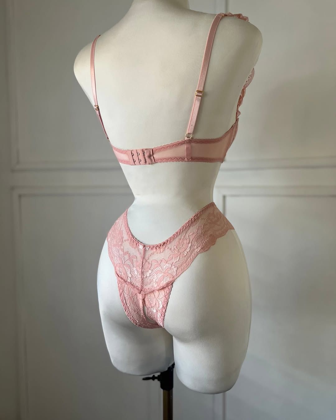 Flora Conjunto de lencería con Abertura