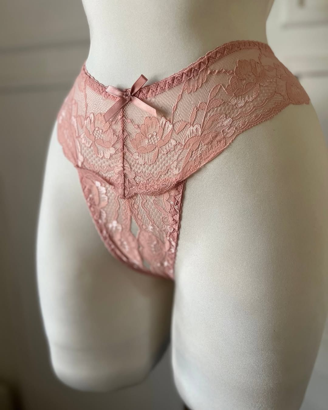 Flora Conjunto de lencería con Abertura