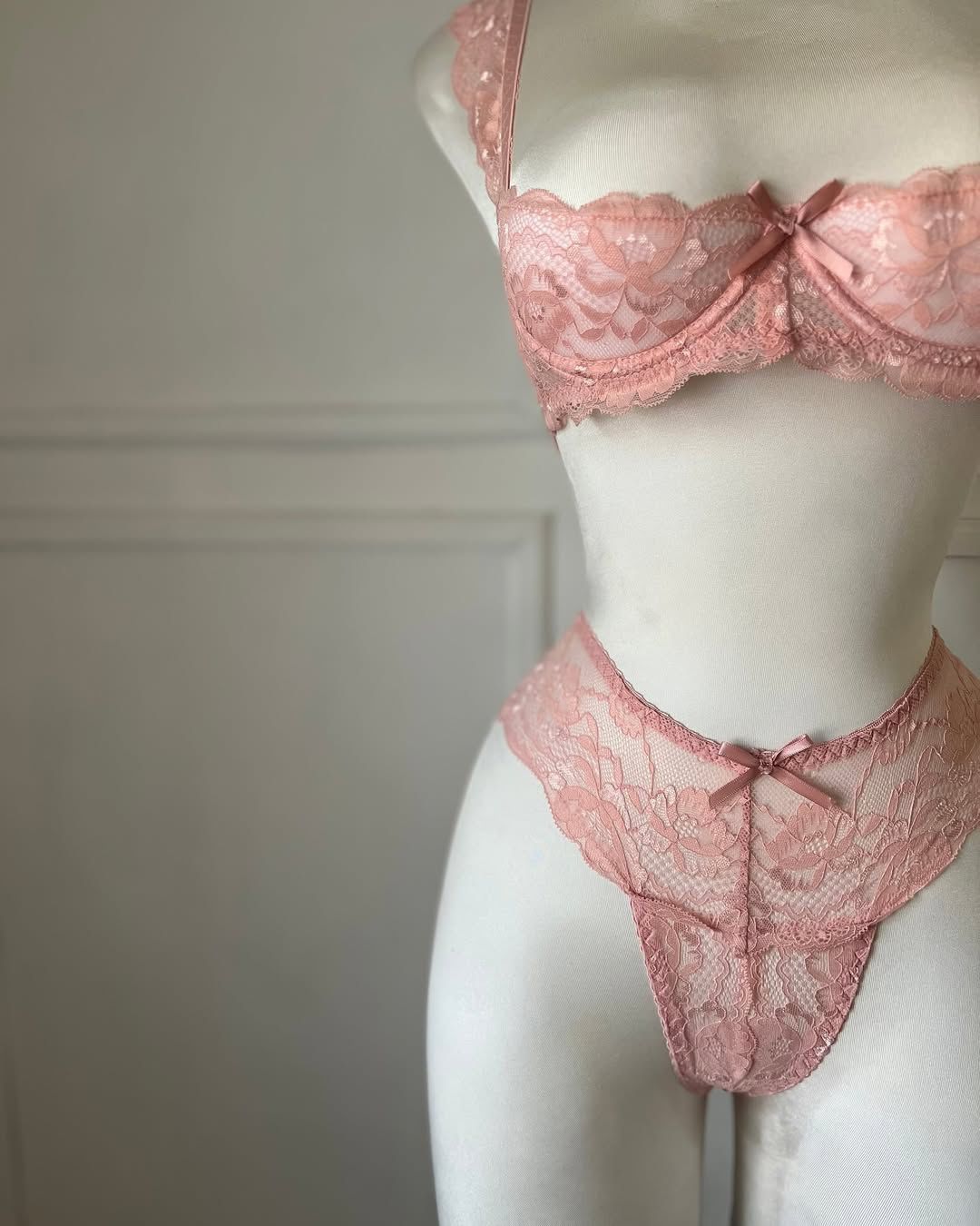 Flora Conjunto de lencería con Abertura